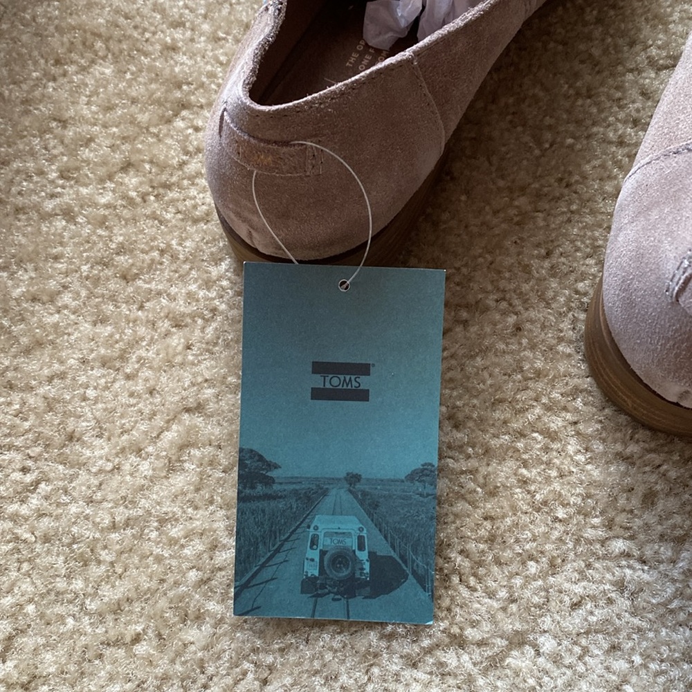 Toms women’s 9, taupe gray suede NWT - Picture 6 of 7